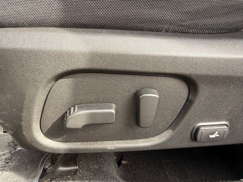 Used 2017 Subaru Forester 2.5i Premium w/ All-Weather Package image 16