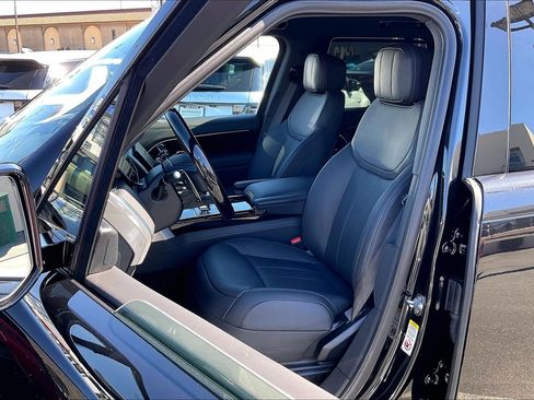 New 2026 Land Rover Range Rover SE image 14