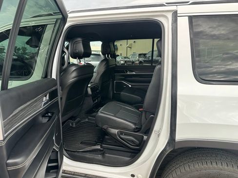 Used 2022 Jeep Wagoneer Series II w/ Flexible Seating Group AWD/4WD image 21