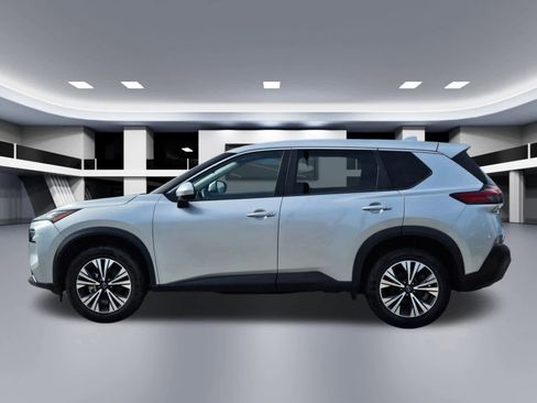 Used 2023 Nissan Rogue SV image 3