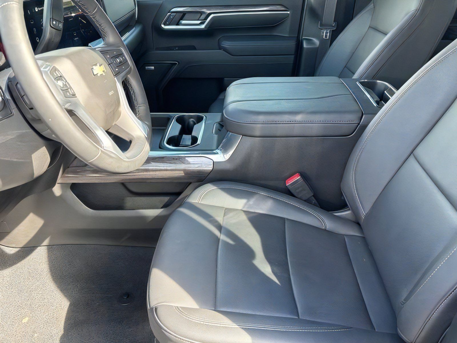 Used 2025 Chevrolet Silverado 2500 LTZ w/ LTZ Premium Package AWD/4WD image 20