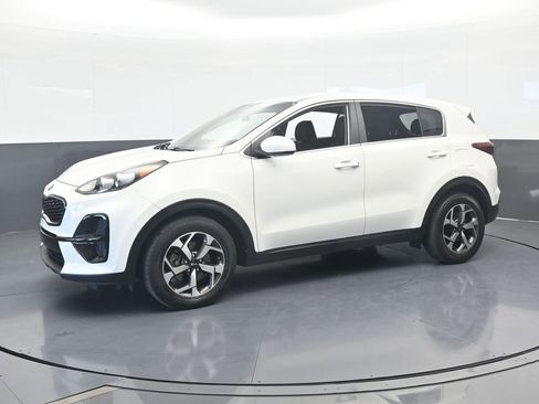 Used 2020 Kia Sportage LX image 2