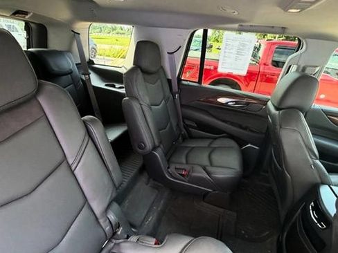 Used 2016 Cadillac Escalade Luxury AWD/4WD image 19
