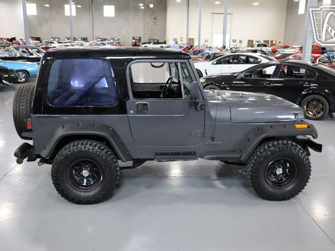 Used 1988 Jeep Wrangler 4WD image 16