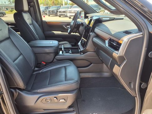 Used 2025 GMC Yukon XL Denali image 13