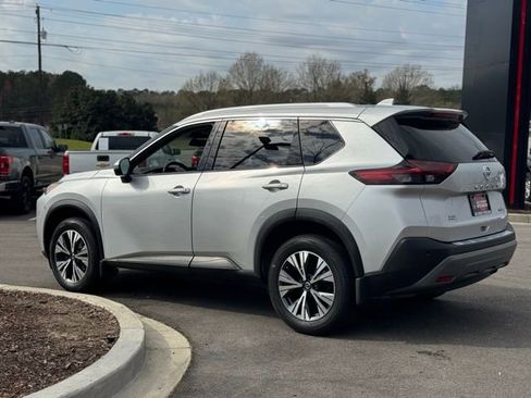 Used 2021 Nissan Rogue SV w/ Premium Package image 9