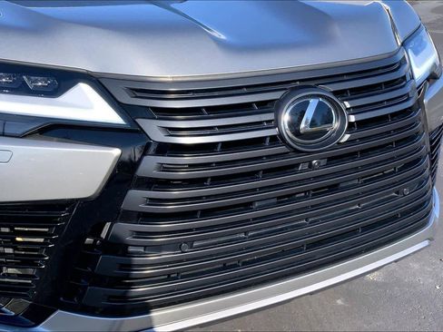 Used 2024 Lexus LX 600 4WD w/ Luxury Package image 29