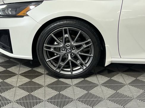 Used 2023 Nissan Altima 2.0 SR image 11