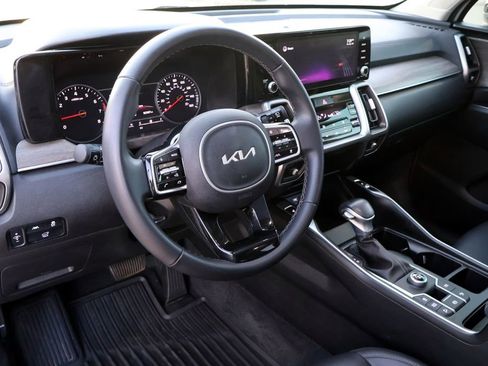 Used 2022 Kia Sorento EX w/ Panoramic Sunroof Package FWD image 18