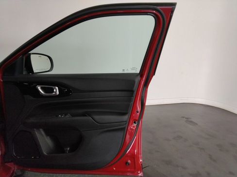 Used 2022 Jeep Compass Limited image 37