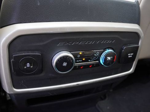Used 2024 Ford Expedition Limited AWD/4WD image 4