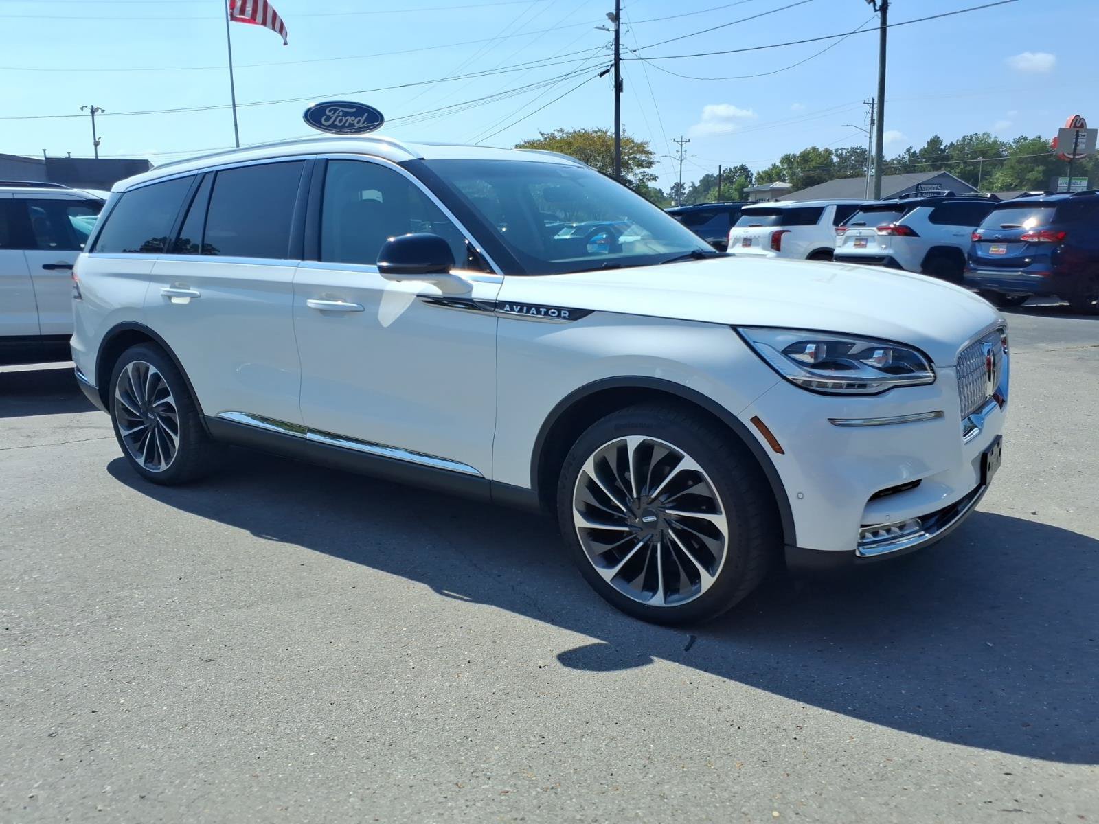 Used 2020 Lincoln Aviator Reserve w/ Equipment Group 202A AWD/4WD image 6