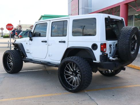 Used 2017 Jeep Wrangler Unlimited Sahara w/ Connectivity Group image 6