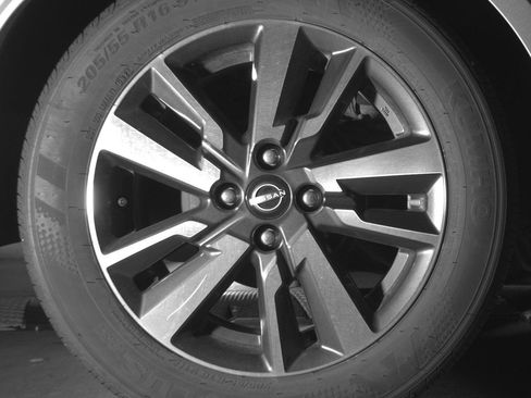 Used 2025 Nissan Versa SV FWD image 15