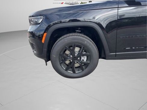 New 2025 Jeep Grand Cherokee L Altitude image 21