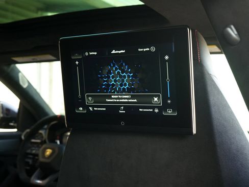 Used 2023 Lamborghini Urus Performante AWD/4WD image 32