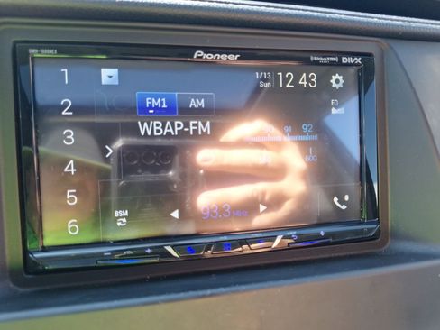 Used 2017 Toyota Highlander XLE image 25