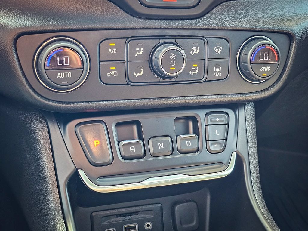 Used 2020 GMC Terrain SLT w/ Preferred Package AWD/4WD image 26