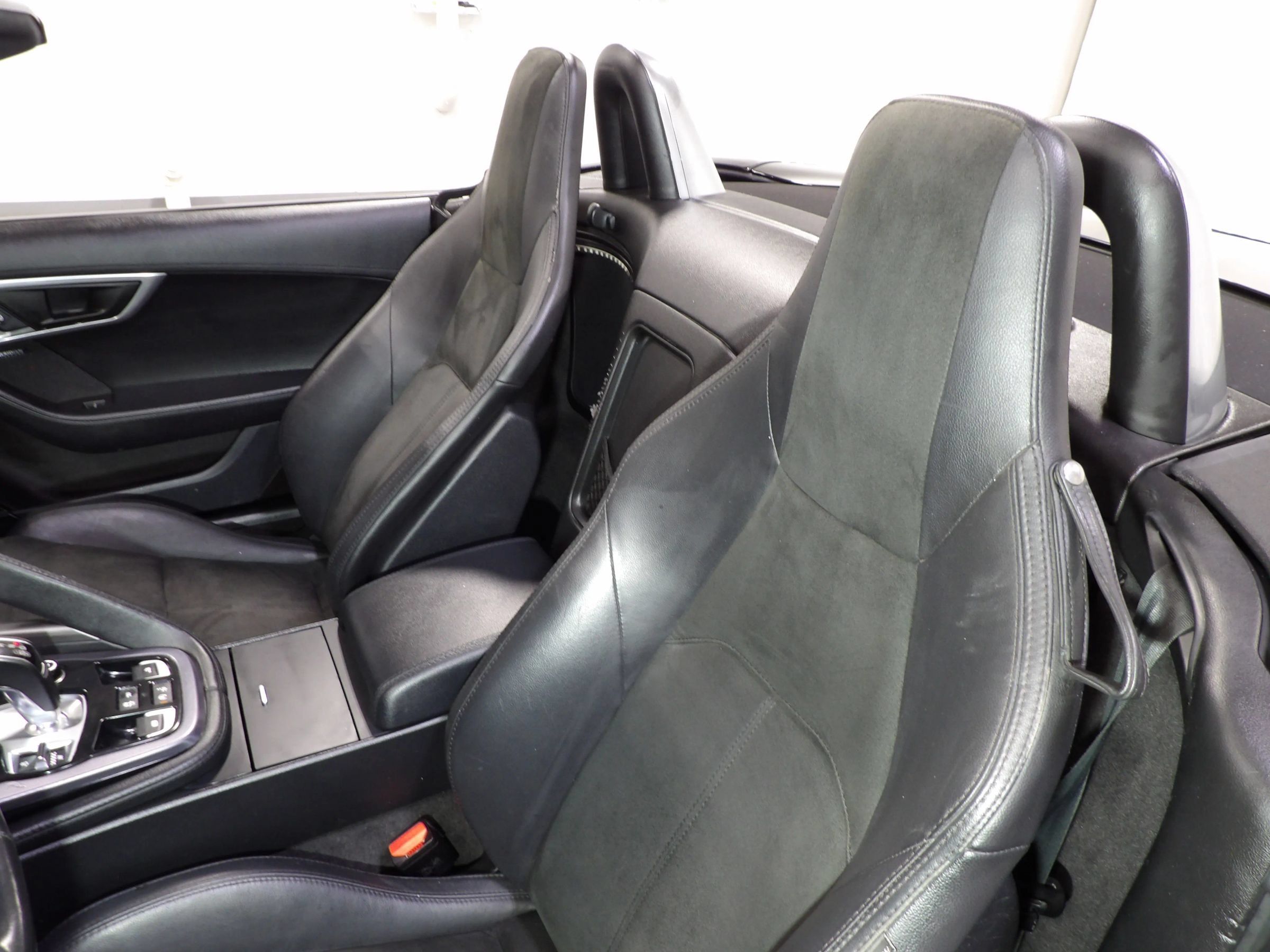 Used 2020 Jaguar F-TYPE Convertible RWD image 21
