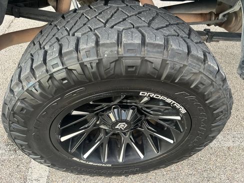 Used 2020 Toyota Tundra SR5 w/ SR5 Leather Package AWD/4WD image 16