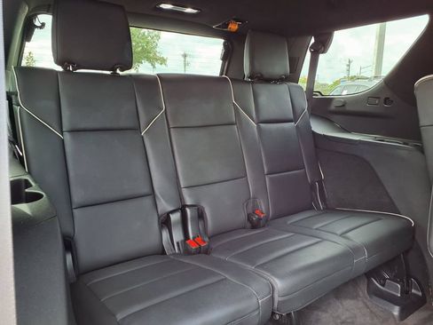 Used 2023 Cadillac Escalade Premium Luxury AWD/4WD image 18