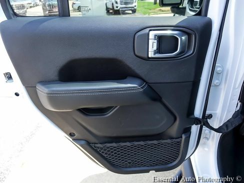 Used 2021 Jeep Wrangler Unlimited Rubicon w/ Dual Top Group AWD/4WD image 22
