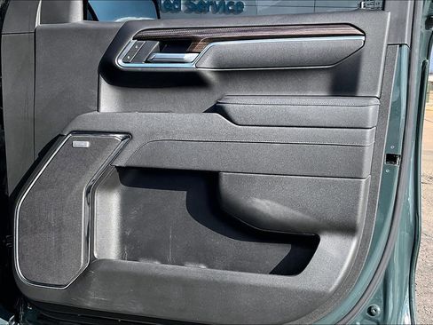 Used 2025 Chevrolet Silverado 1500 LT Trail Boss w/ Convenience Package II AWD/4WD image 18