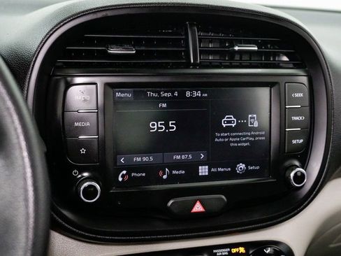 Used 2023 Kia Soul LX image 14