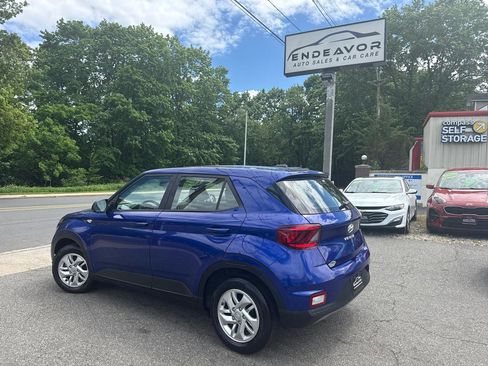 Used 2023 Hyundai Venue SE w/ Cargo Package FWD image 5