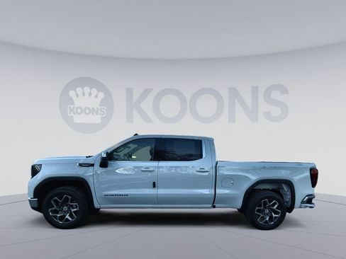 New 2026 GMC Sierra 1500 SLE image 2