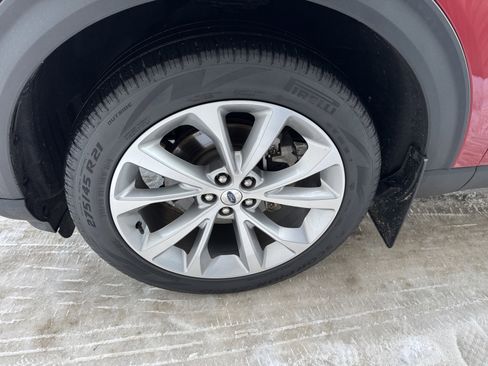 Used 2023 Ford Explorer Platinum w/ Premium Technology Package image 39