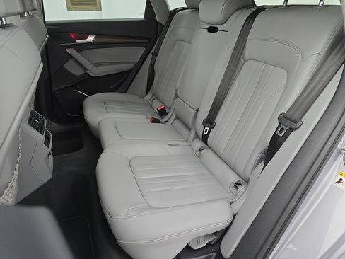 Used 2022 Audi Q5 2.0T Premium w/ Convenience Package AWD/4WD image 14