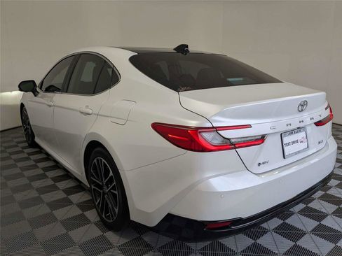 Used 2025 Toyota Camry XLE w/ Premium Plus Package image 8