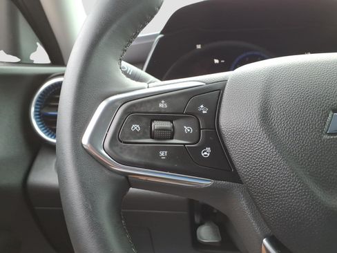Used 2026 Chevrolet Trax LT w/ LT Convenience Package FWD image 22