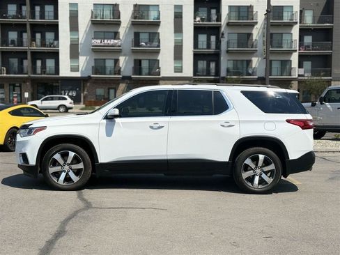 Used 2021 Chevrolet Traverse LT w/ LT Premium Package AWD/4WD image 4