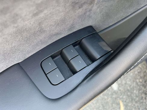Used 2022 Tesla Model Y Long Range AWD/4WD image 19