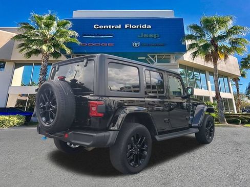 Used 2023 Jeep Wrangler Unlimited Sahara AWD/4WD image 5