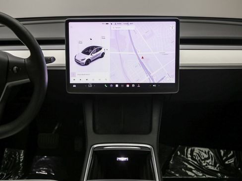 Used 2021 Tesla Model Y Long Range AWD/4WD image 14