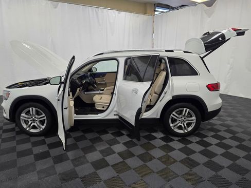 Used 2023 Mercedes-Benz GLB 250 4MATIC w/ Premium Package image 12