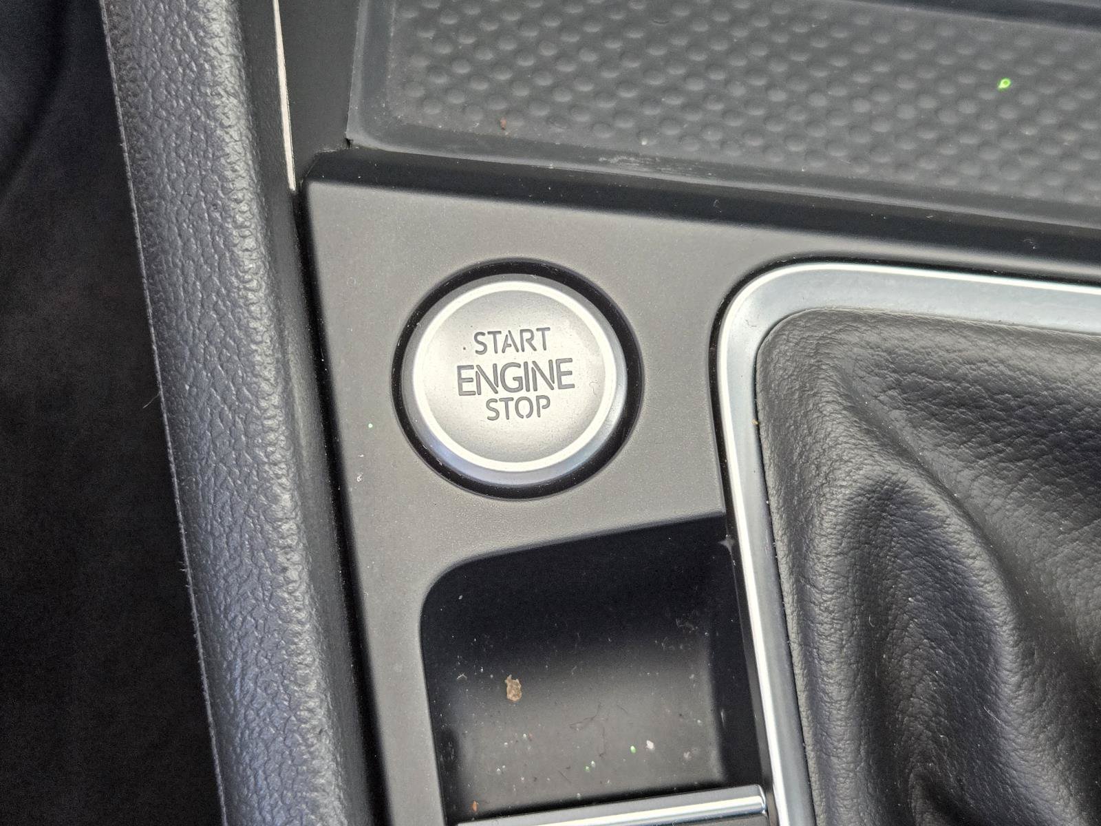 Used 2025 Volkswagen Jetta SE FWD image 13