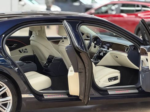 Used 2022 Bentley Flying Spur Plug-In Hybrid image 86