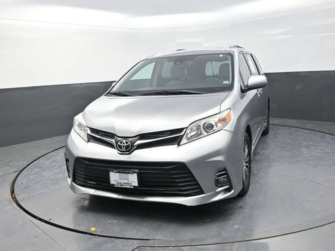 Used 2018 Toyota Sienna XLE FWD image 6