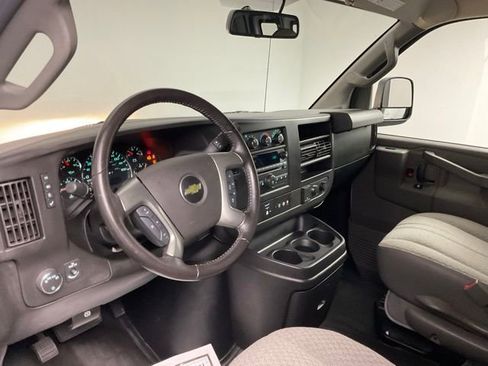 Used 2017 Chevrolet Express 3500 RWD image 13