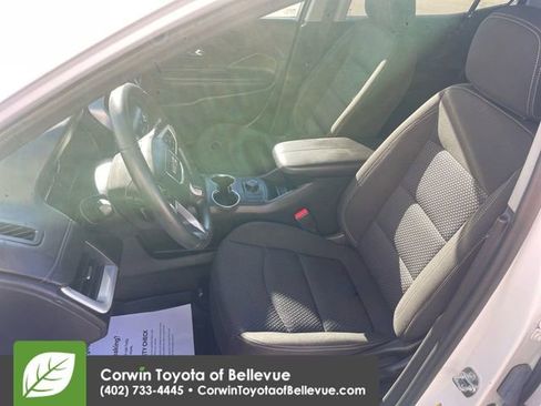 Used 2024 GMC Terrain SLE image 15