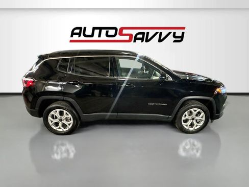 Used 2025 Jeep Compass Latitude image 8