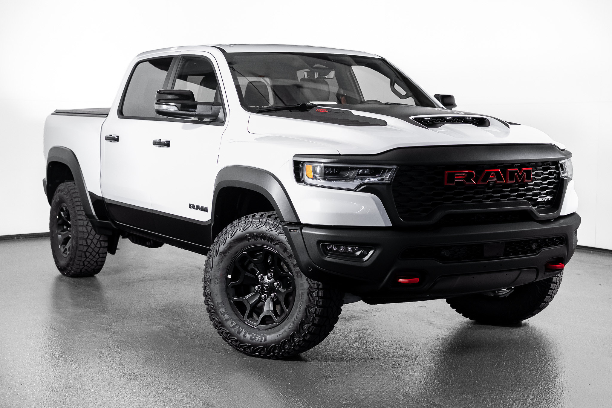 Used 2027 RAM 1500 4x4 Crew Cab image 1
