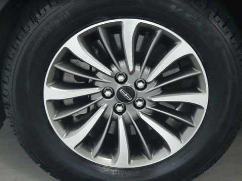 Certified 2022 Lincoln Nautilus AWD w/ Premium Package image 37