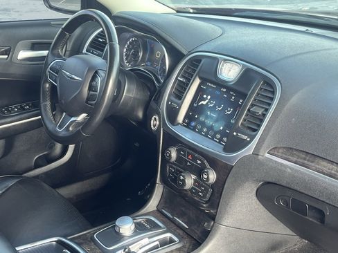 Used 2020 Chrysler 300 Limited RWD image 15