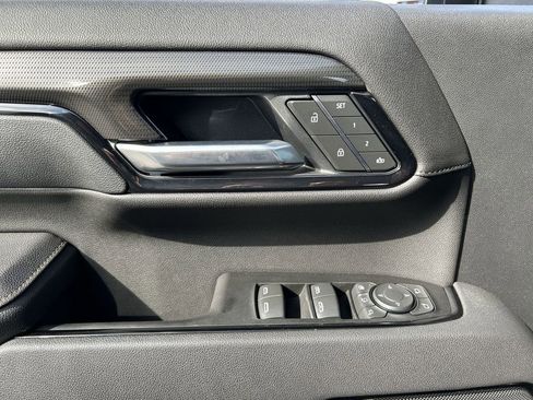 Used 2025 GMC Sierra 2500 AT4 w/ Technology Package image 23