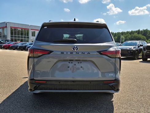Used 2023 Toyota Sienna XSE w/ XSE Plus Package AWD/4WD image 4